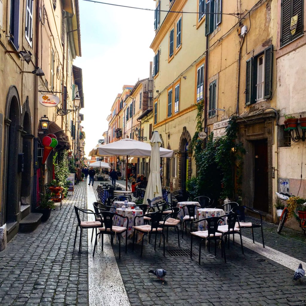 Las animadas calles de Castel Gandolfo.