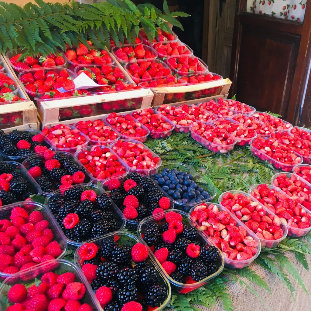 Las fresas silvestres de Nemi son famosas, muy pequeñas y dulces.