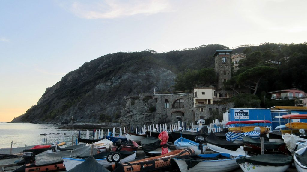 El muelle de Monterosso al Mare, en Cinque Terre.