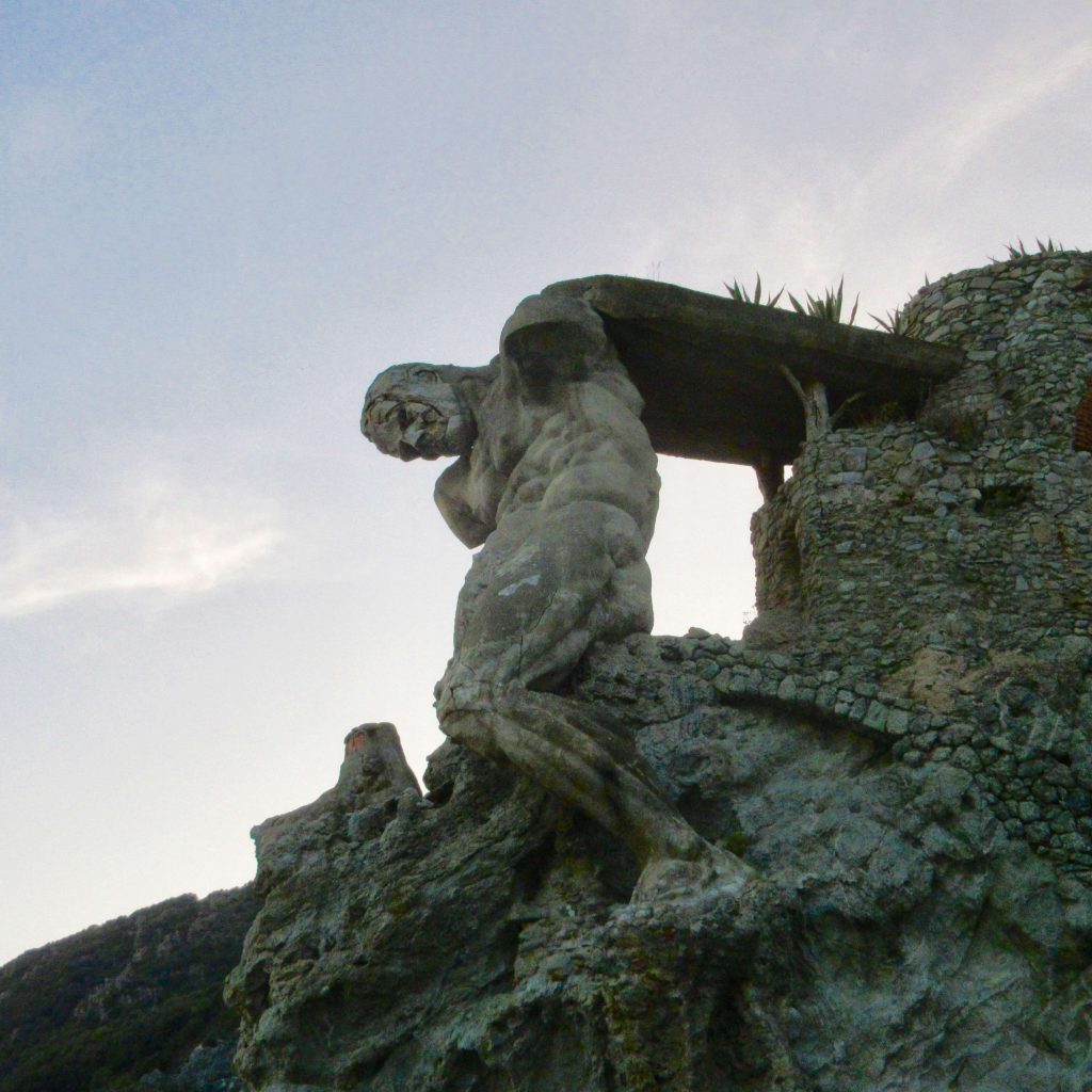 El Gigante (Neptuno) en Monterosso al Mare, Cinque Terre.