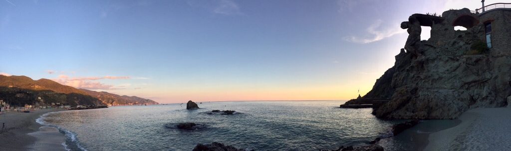 El Gigante (Neptuno) y la bahía de Monterosso al Mare, Cinque Terre.