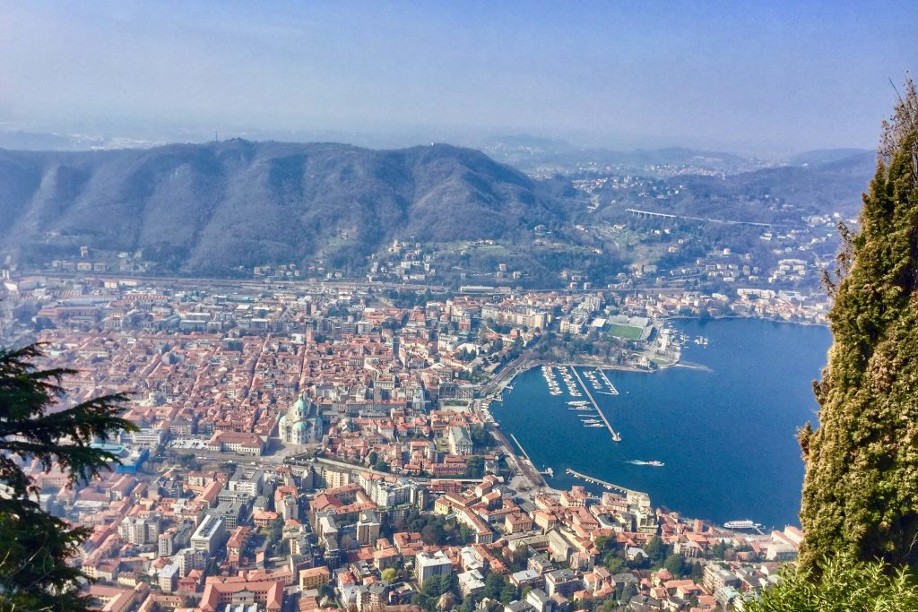 Vistas de Como y Lago Como desde Brunate